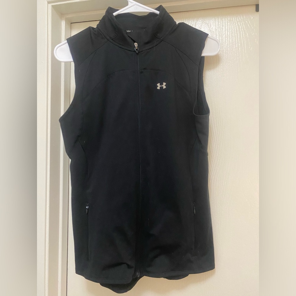 Under Armour lightweight black vest, fitted, size M